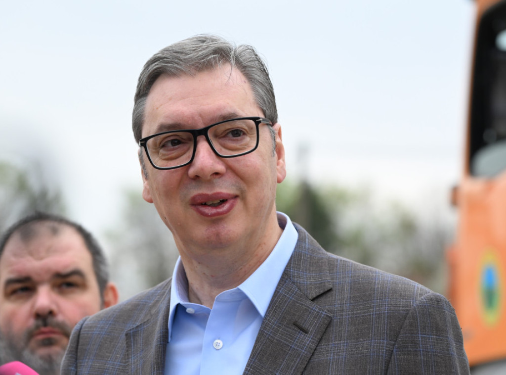 Vučić u poseti selu Kruščić kod Kule, razgovara sa građanima