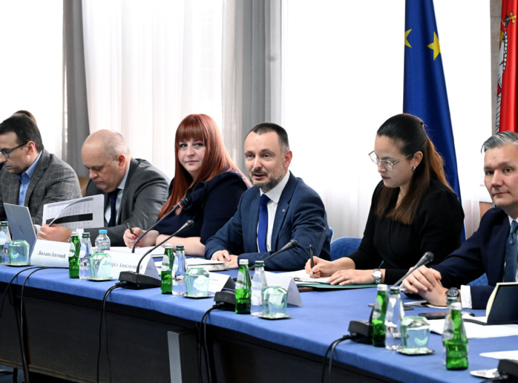 Apostolovic, representatives of negotiating groups discuss opening of Clusters 2 and 5
