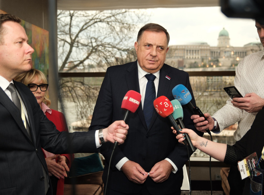 Dodik: SNS i Vučiću u nedelju želim uspeh koji će omogućiti dalji razvoj Srbije