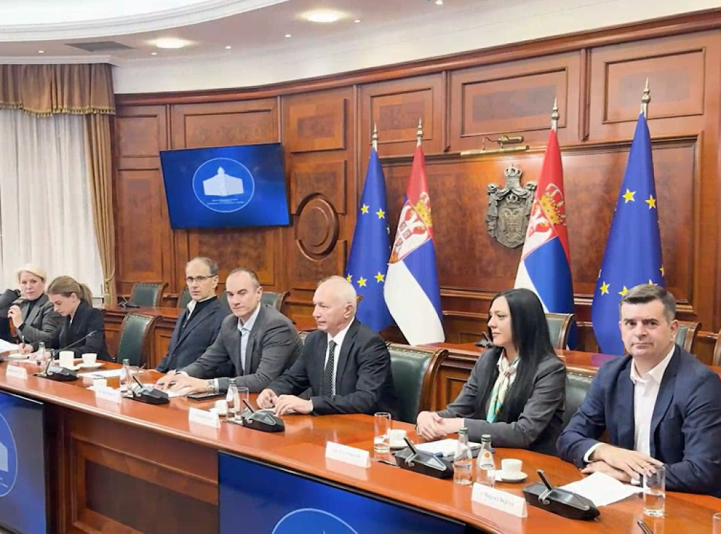 Premijer Macut razgovarao sa udruženjima gluvih i nagluvih o unapređenju njihovog položaja