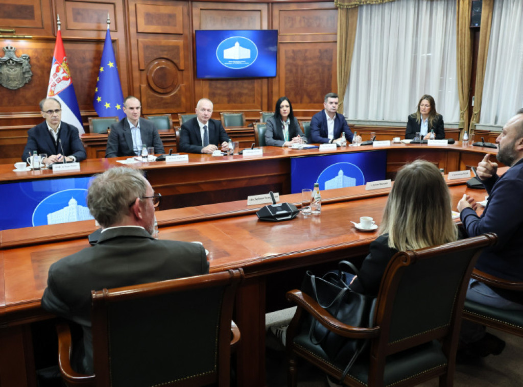 Premijer Macut razgovarao sa udruženjima gluvih i nagluvih o unapređenju njihovog položaja