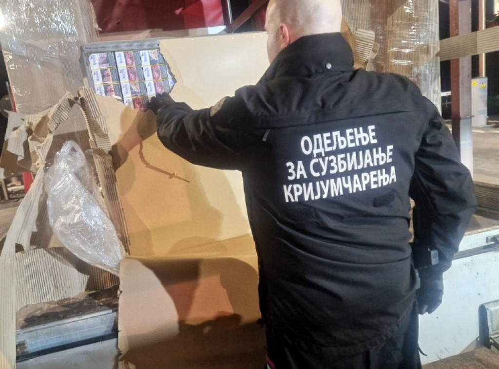 Na graničnom prelazu Bački Breg sprečeno krijumčarenje cigareta u foteljama