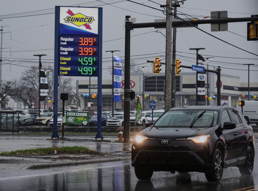 Poverenje američkih potrošača naglo palo u martu zbog nestabilnosti na tržištima