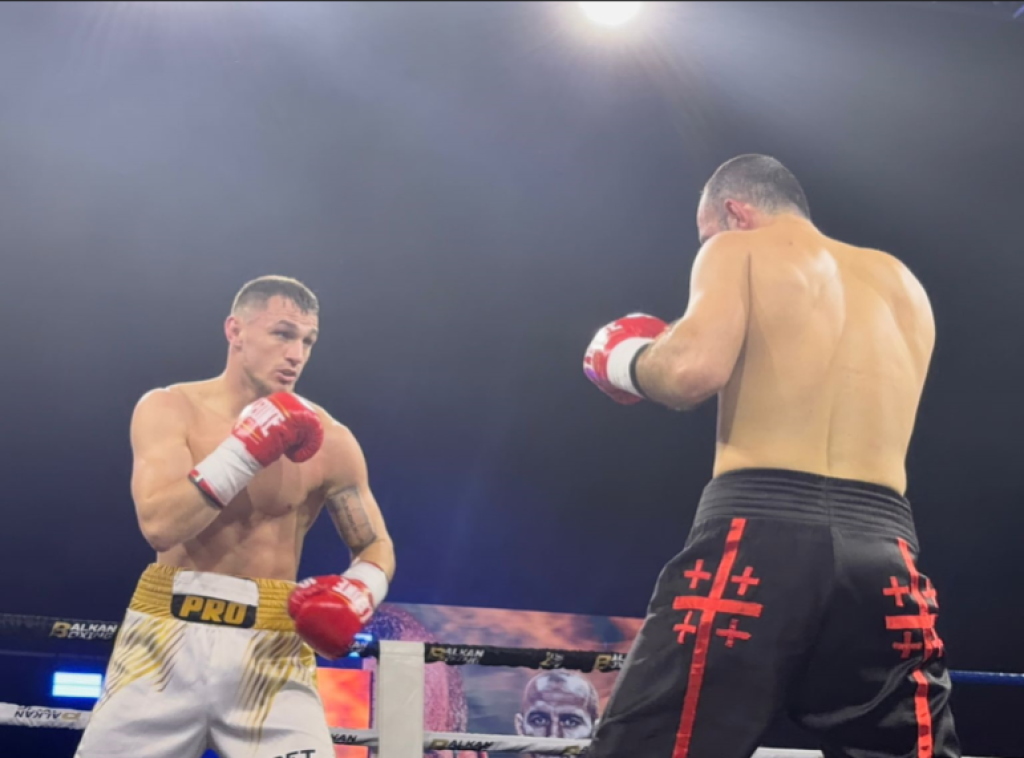 Srpski bokser Almir Memić pobedio Jaga Kiziriju na spektaklu u Boru