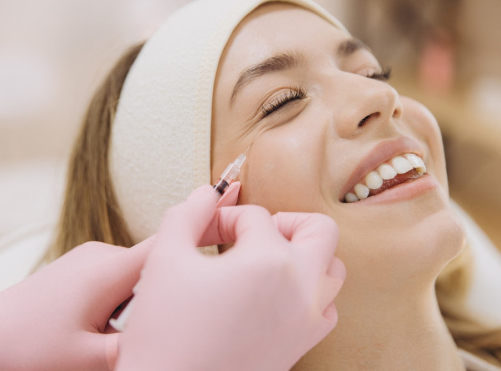 Besplatan botoks u tržnom centru u Nemačkoj, više stotina ljudi čekalo satima u redu