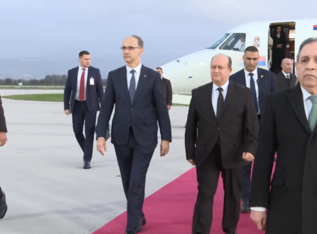 Macut stigao u Alžir, dočekao ga premijer Sifi Grib