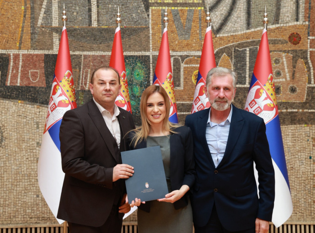 Milica Đurđević Stamenkovski uručila 125 ugovora iz socijalne zaštite ukupne vrednosti 600 miliona dinara