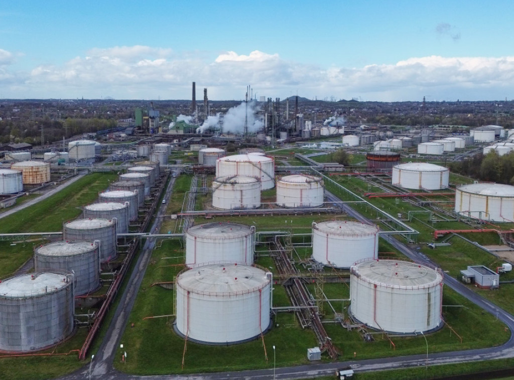 Cene nafte najpre skočile zbog eskalacije u Persijskom zalivu, a potom blago pale