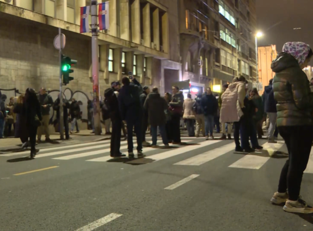 Protest ispred Rektorata, posle više incidenata trenutno mirno