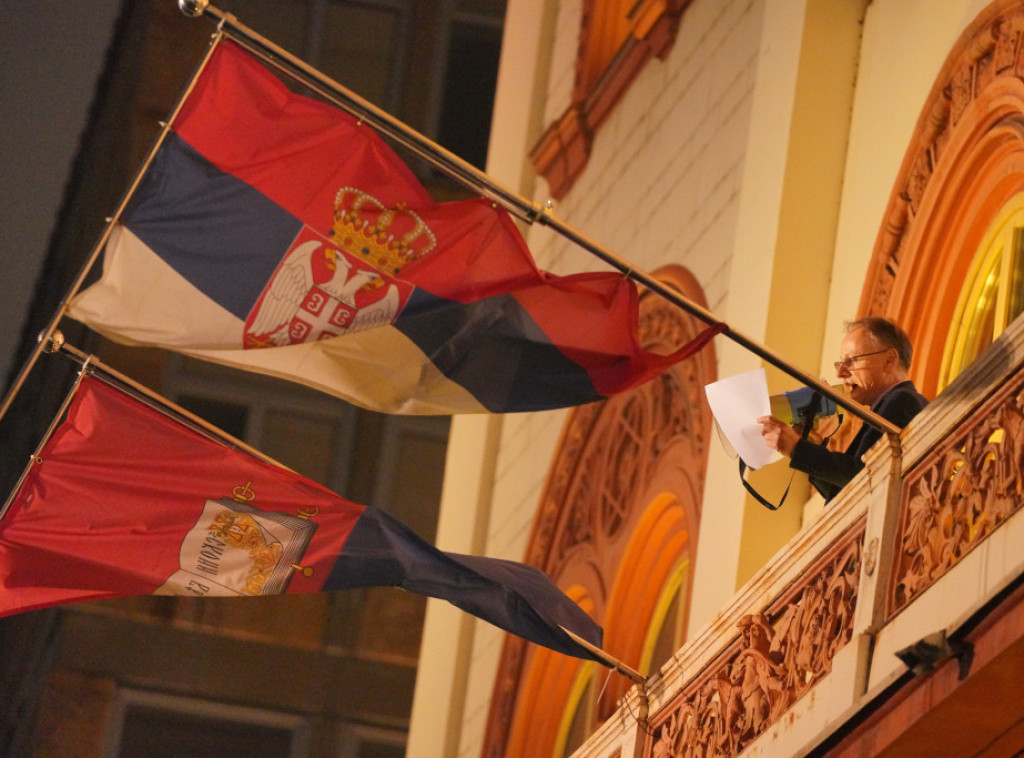 Završen protest ispred Rektorata posle obraćanja Đokića