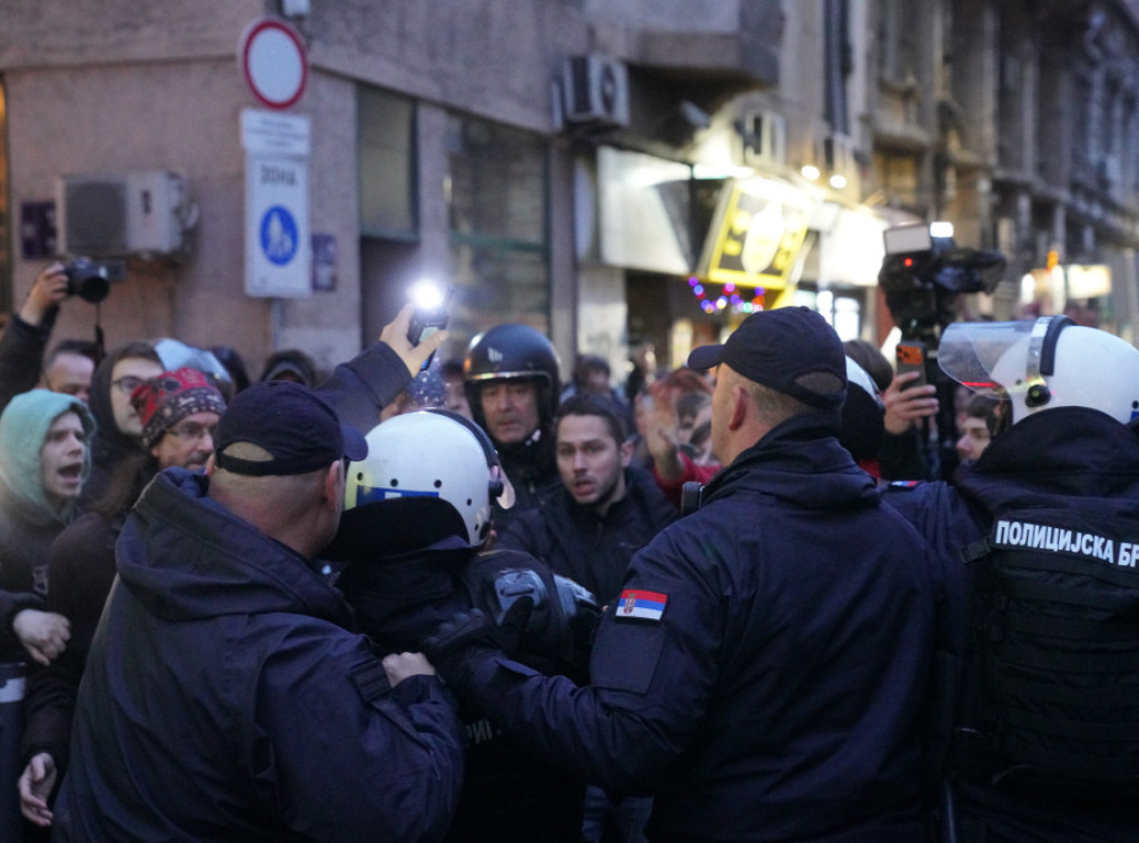 Džeruzalem post: Osuda antisemitskih uzvika na protestu u Beogradu, podrška Vučiću