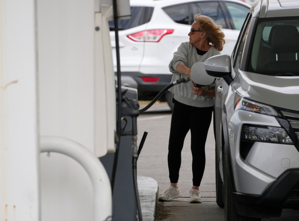 Stotine francuskih pumpi ostalo bez goriva zbog navale vozača nakon ograničenja cena