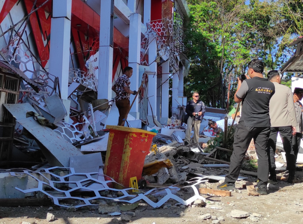 Zemljotres jačine 7,6 stepeni Rihterove skale pogodio Indoneziju, jedna osoba poginula