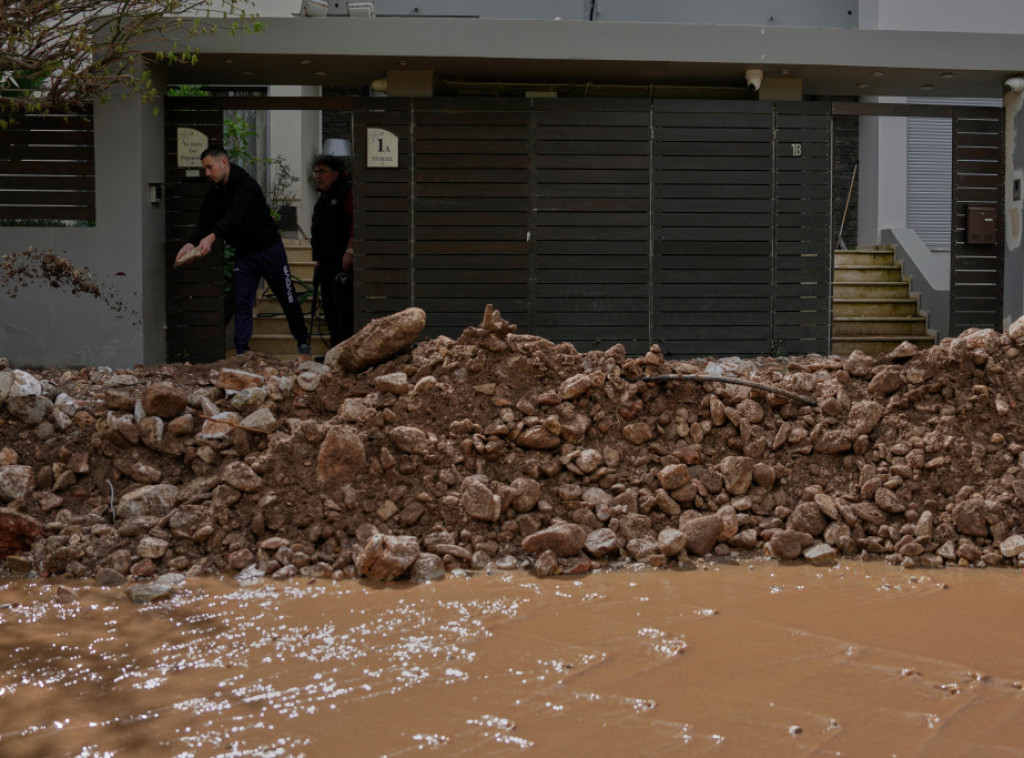 Oluja Erminio pogodila Grčku: Jedna osoba poginula, stotine intervencija vatrogasaca