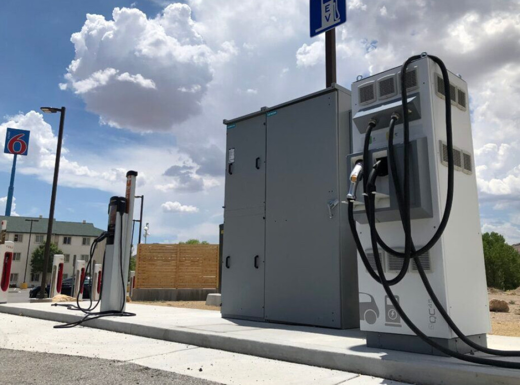 Rat u Iranu diže potražnju za električnim vozilima, dok se giganti vraćaju vozilima na fosilna goriva