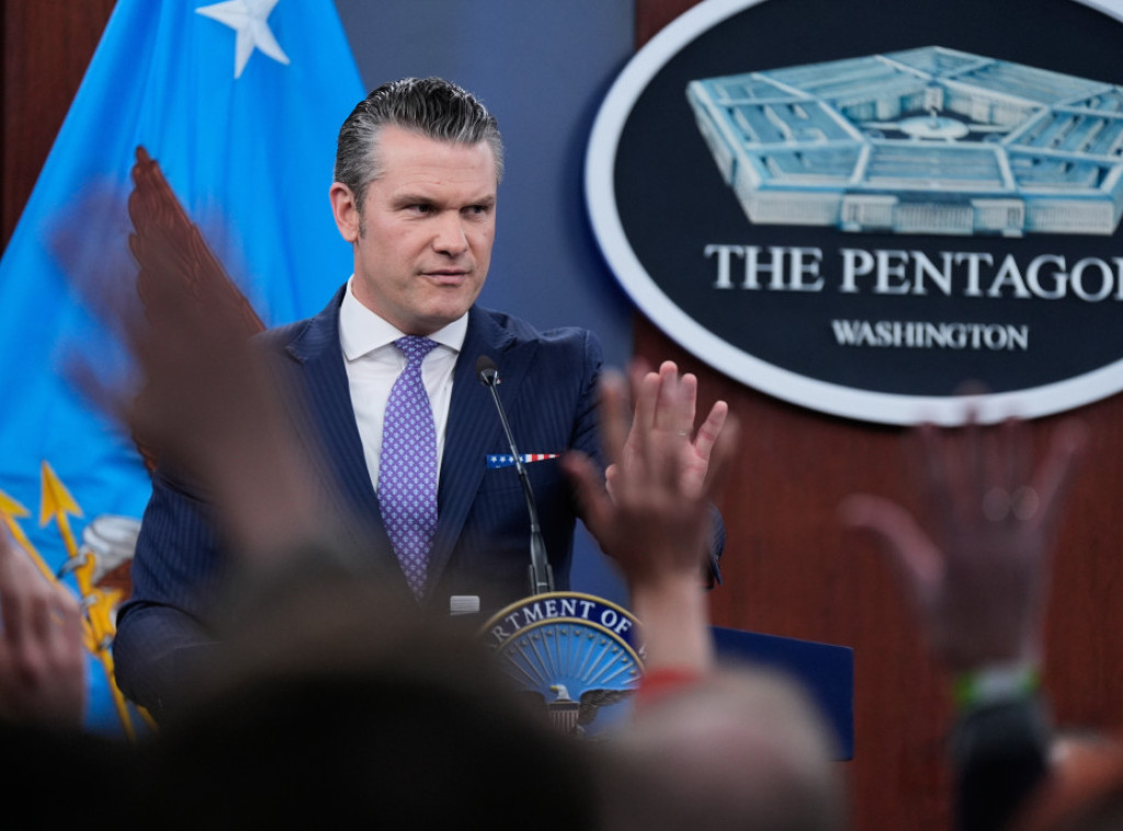 Hegset dozvolio vojnicima da nose lično oružje u vojnim bazama