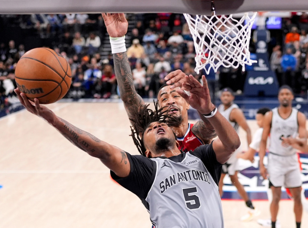 Košarkaši San Antonija deklasirali Los Anđeles Kliperse, Bogdanović ponovo na klupi