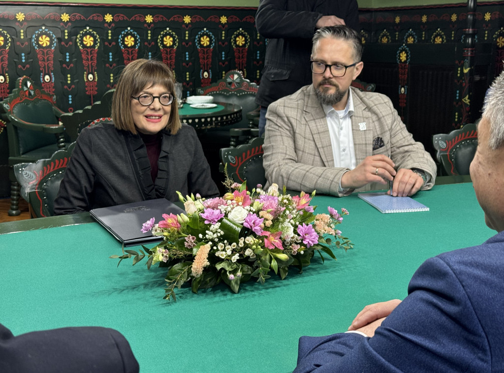 Maja Gojković: Uskrs nas iznova podseća na praštanje i solidarnost; Balint Juhas: Da budemo bliski jedni drugima