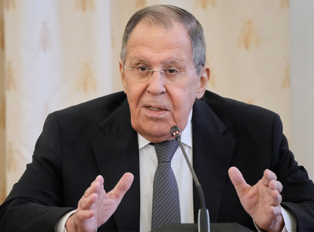 Lavrov: U NATO i EU se primećuju krizni uslovi, Zapad pokušava da prenese svoju krizu na druge
