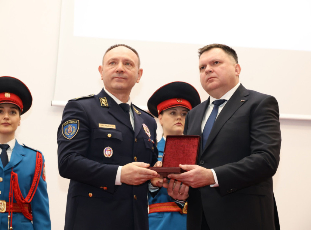 Zlatni znak policije dodeljen povodom Dana policije RS, priznanje dobio i Vasiljević