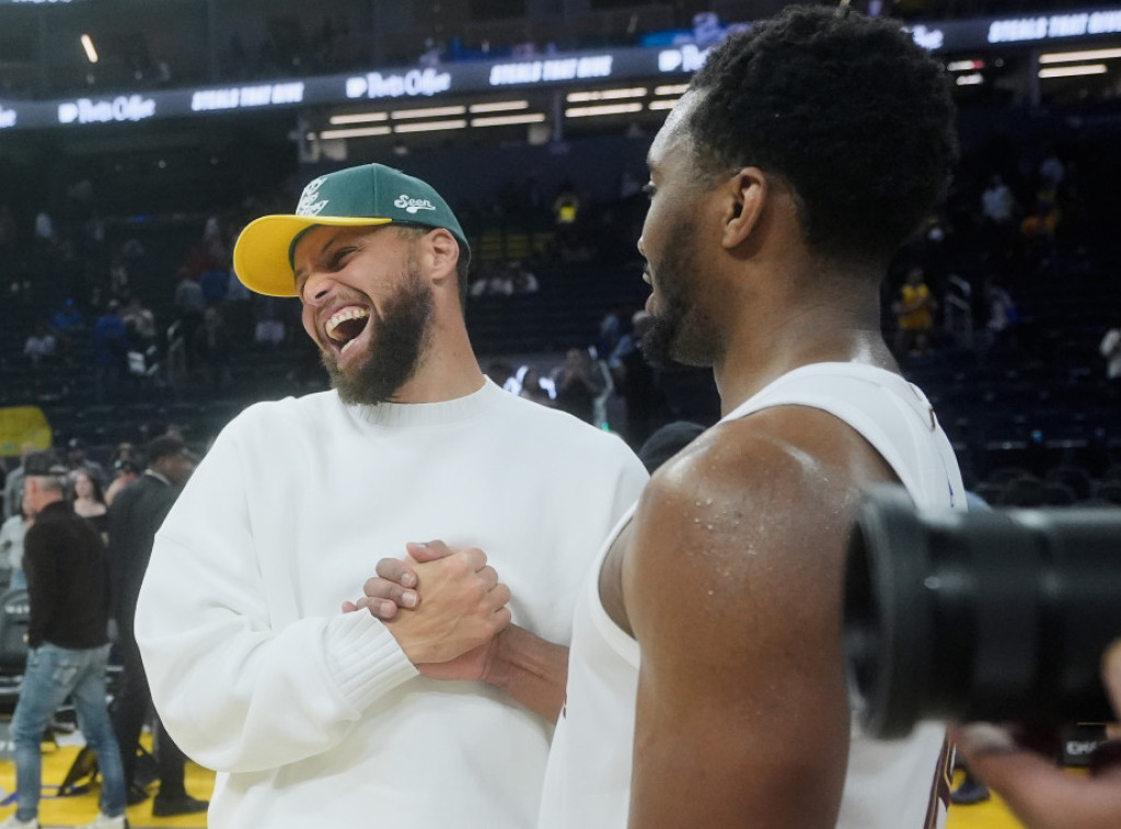 Košarkaš Golden Stejta Stef Kari spreman za meč sa Hjustonom