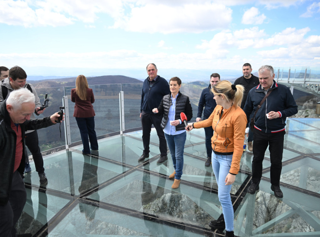 Ana Brnabić obišla Vidikovac na Kablaru: Očekujemo upotrebnu dozvolu za mesec dana