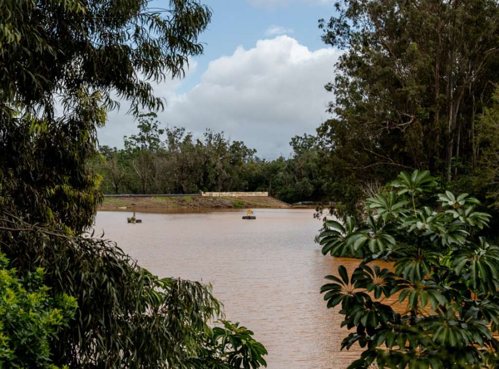 Žena i dete poginuli u poplavama u Dagestanu, reka probila branu