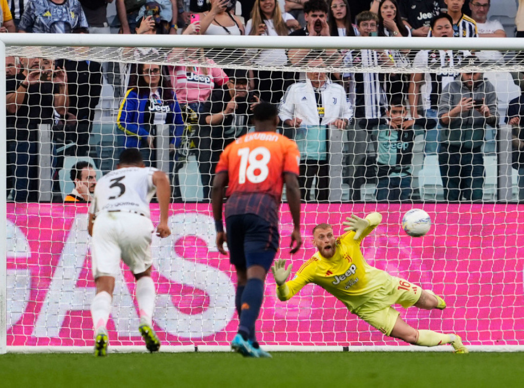 Fudbaleri Juventusa pobedili Đenovu