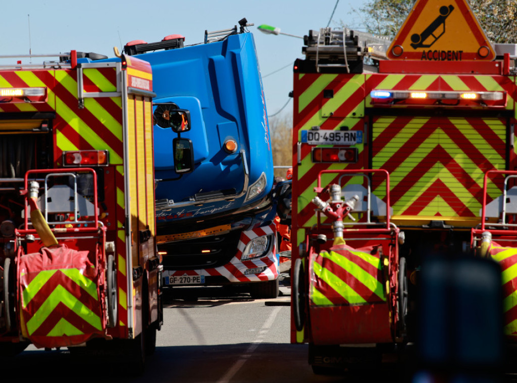 Vozač superbrzog voza poginuo u sudaru sa vojnim kamionom u Francuskoj