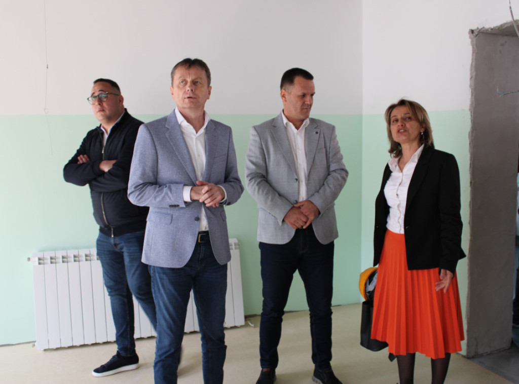 Ministar Glišić: Rekonstrukcija Osnovne škole "Raška" pri kraju, vrednost investicije skoro 400 miliona dinara