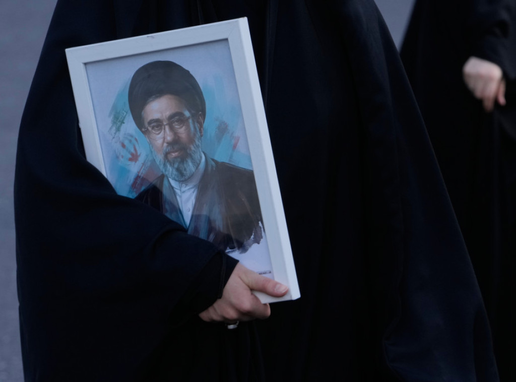 Aksios: Kako je Hamnei postigao dvonedeljno primirje sa Trampom