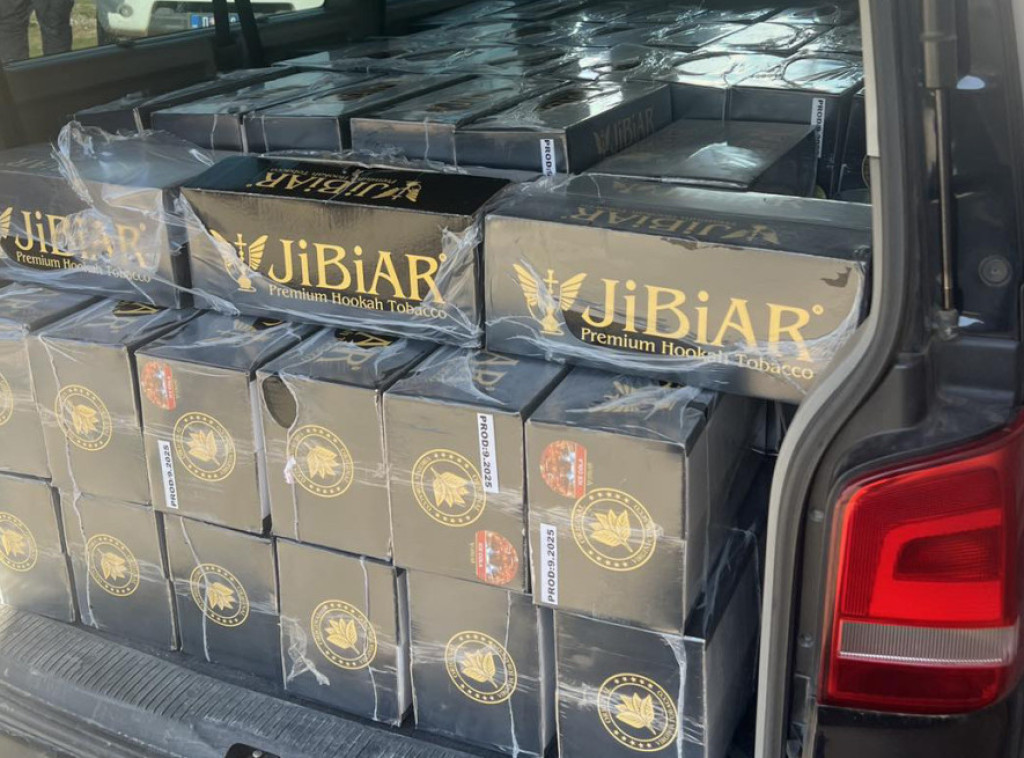 Policija u kombiju zatekla 3.000 kutija duvana za nargile bez markica, uhapšen vozač