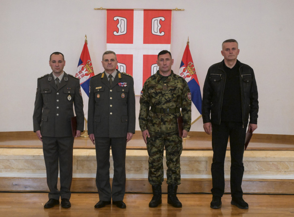 Dodeljena priznanja za najbezbednije vojne vozače