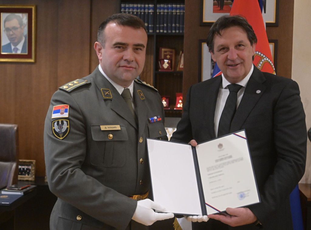 Bratislav Gašić uručio ukaze o unapređenjima i postavljanjima na nove dužnosti u Vojsci Srbije