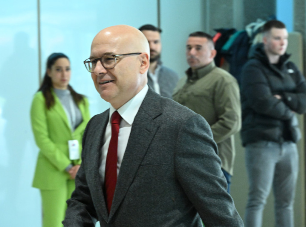 Počela sednica Predsedništva SNS-a, jedna od tema konsultacije sa Vučićem