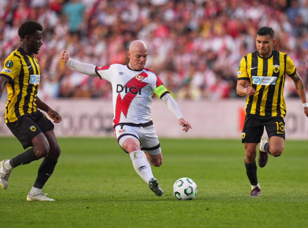 Fudbaleri Rajo Valjekana deklasirali AEK u prvom meču četvrtfinala Lige konferencije