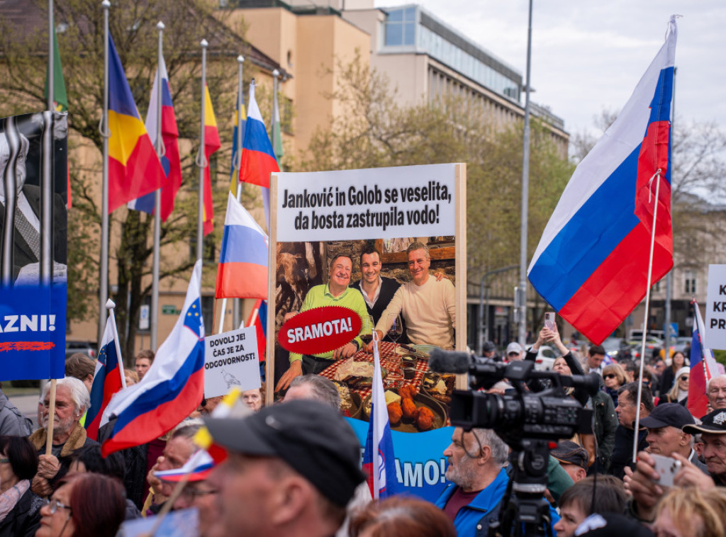 Tokom konstitutivne sednice ispred slovenačkog parlamenta protest protiv korupcije