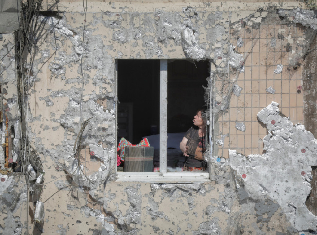 Dve osobe poginule u napadu dronovima na Odesu, oštećene desetine kuća