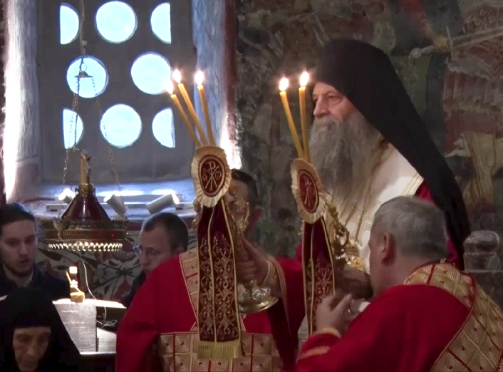 Patrijarh Porfirije u Pećkoj Patrijaršiji služio svetu liturgiju na Veliku subotu