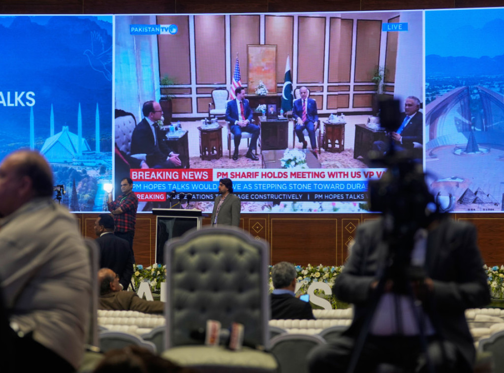 Kalibaf na letu za Islamabad na sedišta aviona stavio slike ubijene dece