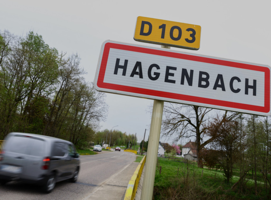 Muškarac u Francuskoj držao sedmogodišnjeg sina godinu i po dana zaključanog u kombiju