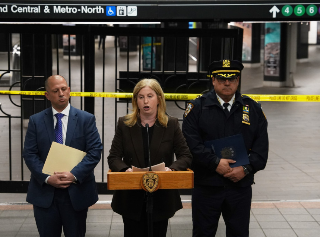 Napad mačetom u Njujorku, tri osobe povređene, napadač ubijen