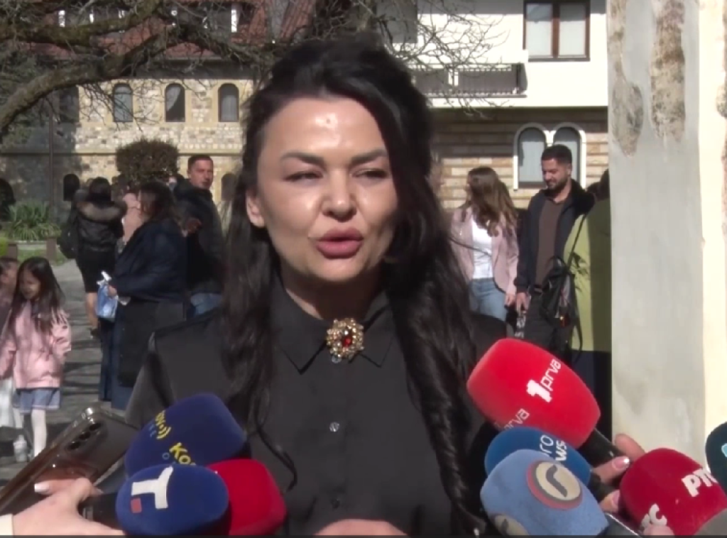 Milena Parlić na liturgiji u Pećkoj patrijaršiji: Dolazak patrijarha je najveća radost narodu