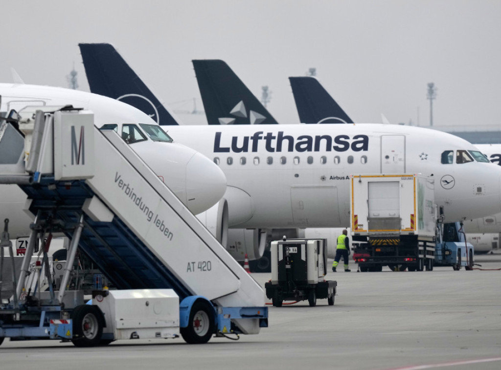Kvartalna dobit Lufthanze pala za 56 odsto na 383 miliona evra zbog skupog goriva i štrajka