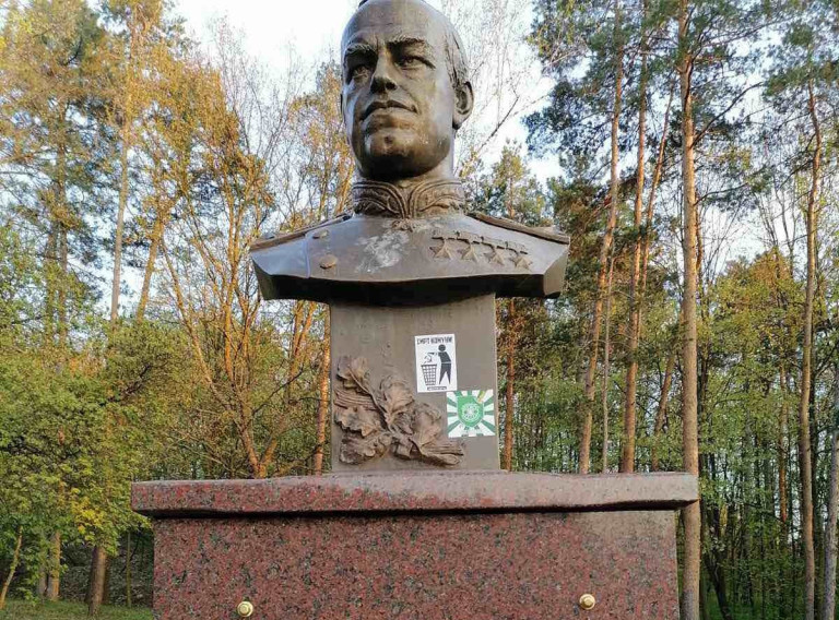 U Spomen parku Čačalica u Požarevcu oskrnavljen spomenik sovjetskim crvenoarmejcima