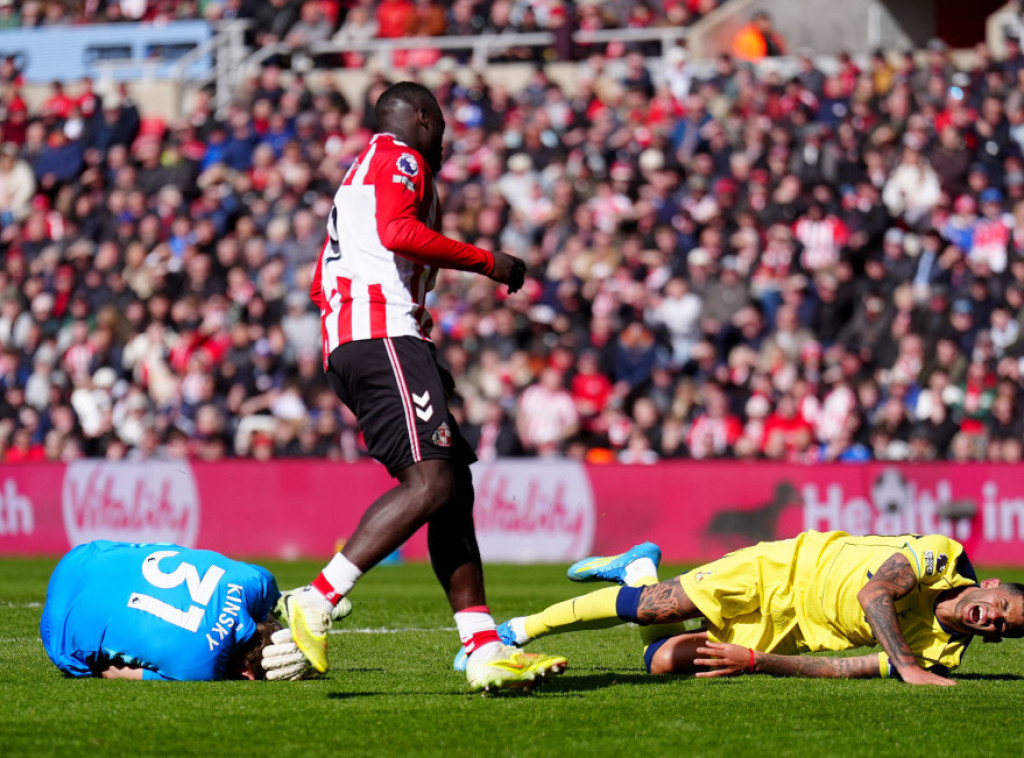 Kapiten Totenhema Kristijan Romero zbog povrede neće igrati do kraja sezone