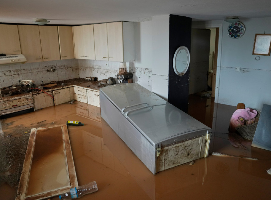 Dominikanska Republika: Tri osobe poginule, više od 30.000 ljudi evakuisano