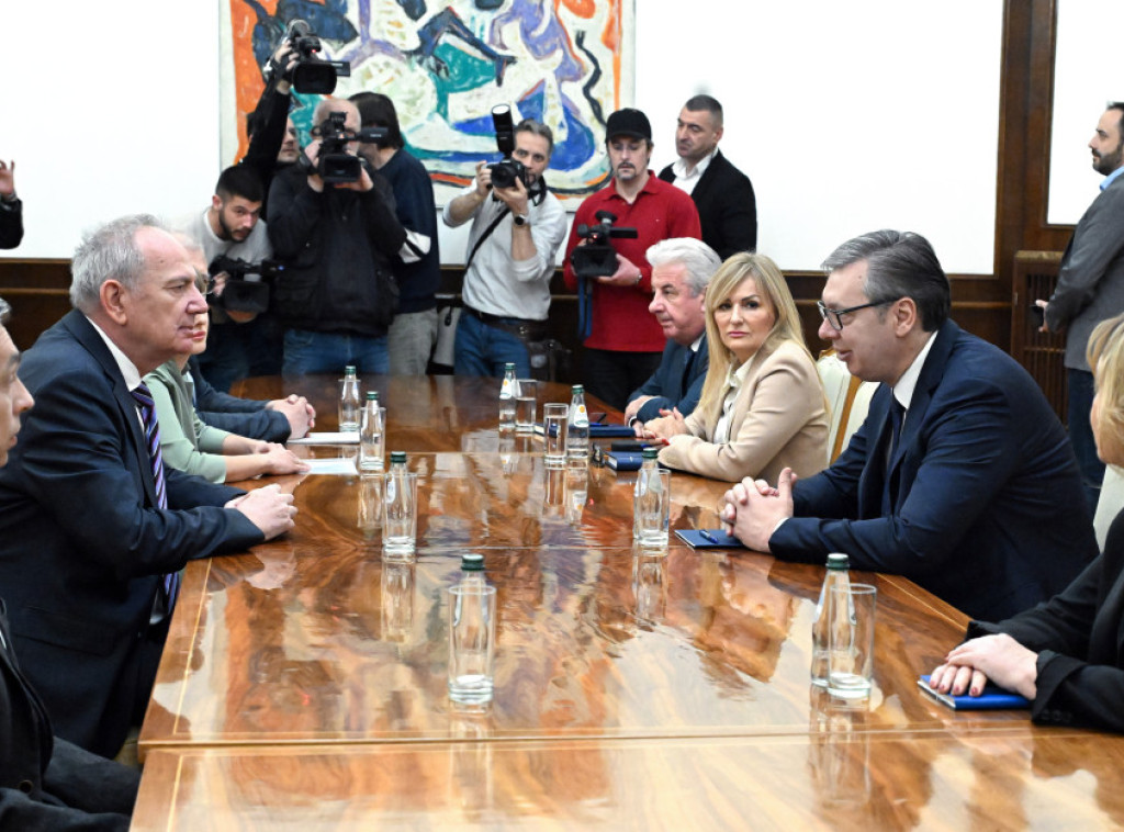 Vučić nastavio konsultacije, prvi sastanak sa Ruskom strankom
