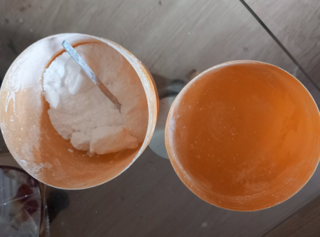 Policija u Inđiji zaplenila drogu i veću količinu novca, uhapšen osumnjičeni