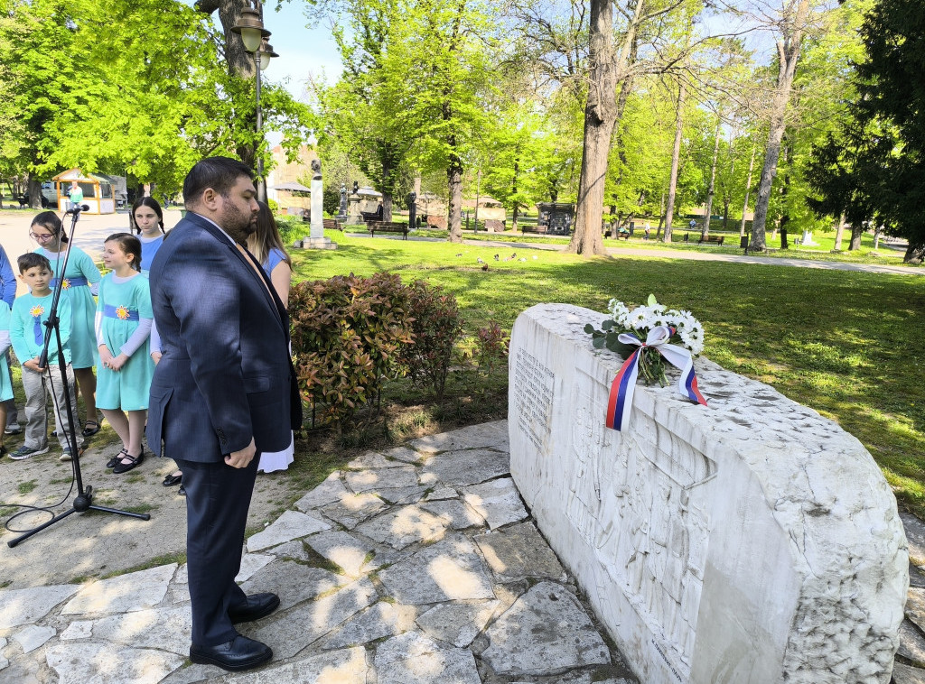 Igor Jovanović položio cveće na spomen-obeležje na Kalemegdanu